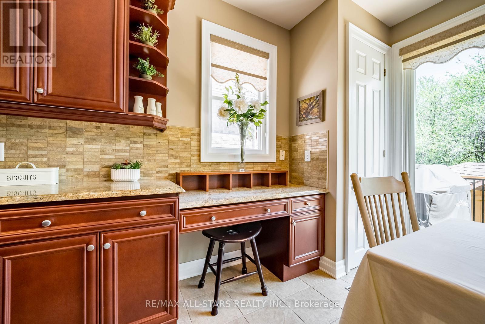 53 GRICE CIRCLE - 15