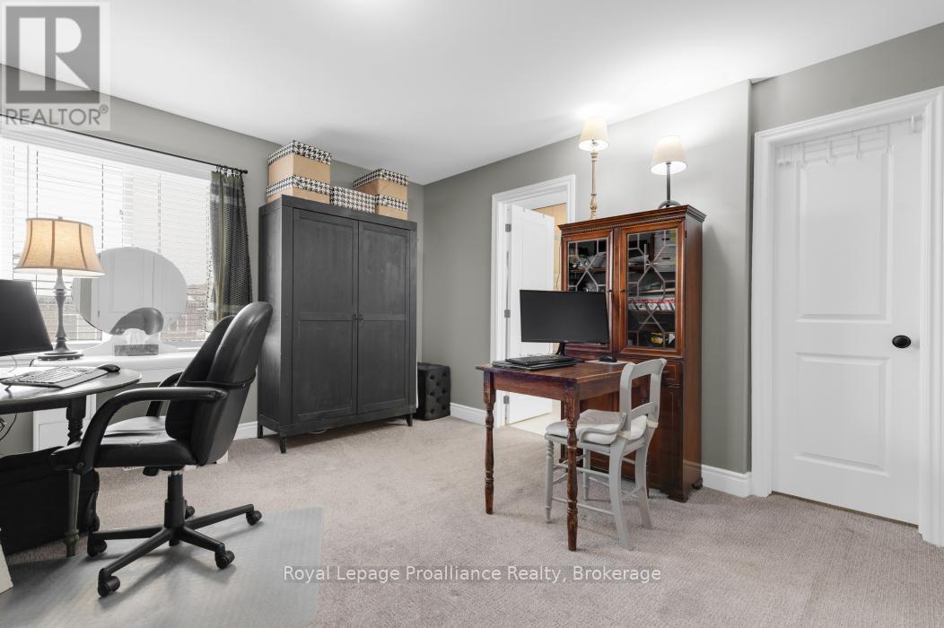 49 REDWOOD DRIVE - 25