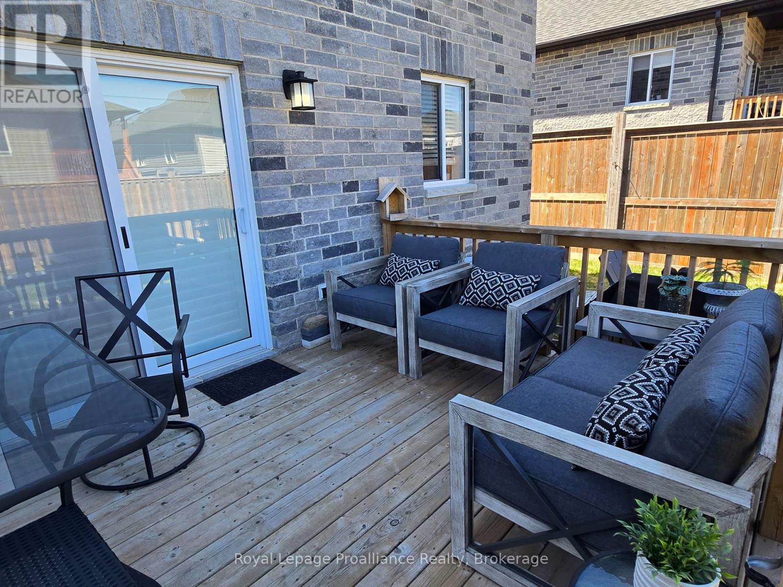 49 REDWOOD DRIVE - 35