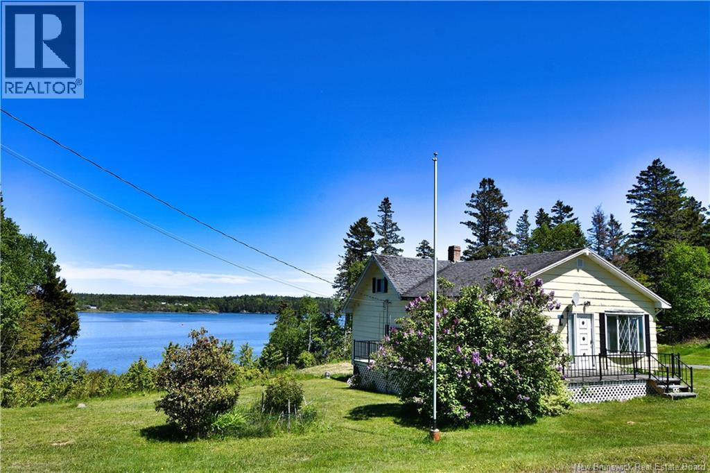 901 North Road - 18