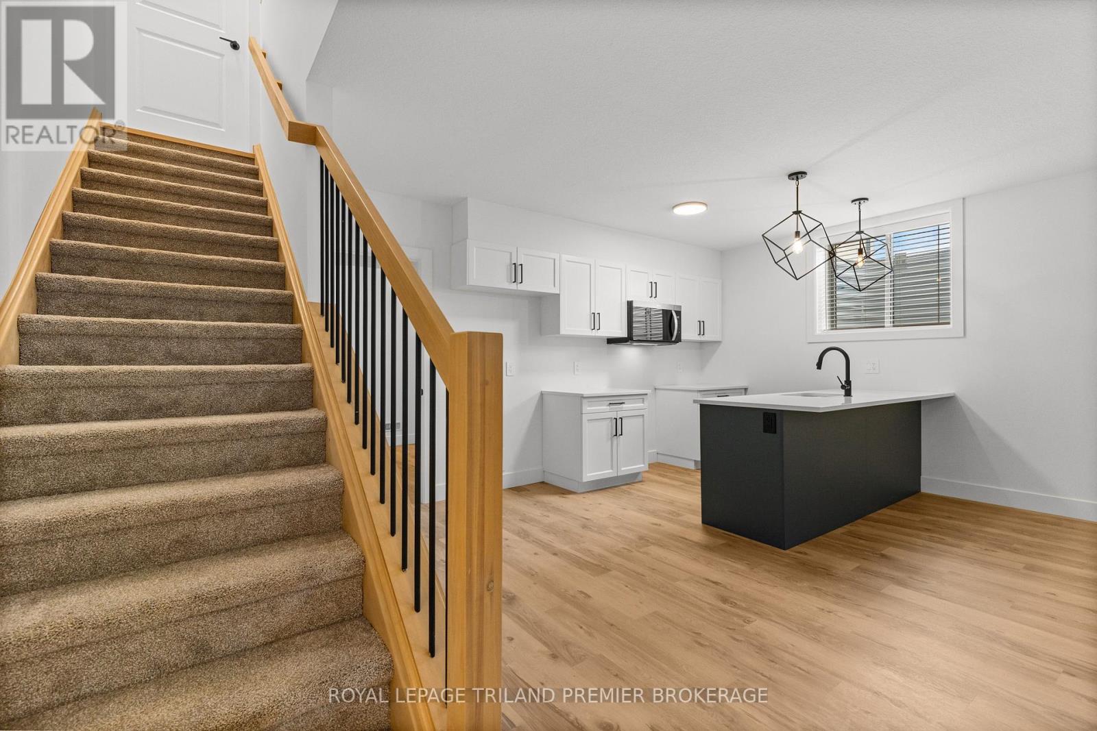 1346 BUSH HILL LINK - 32