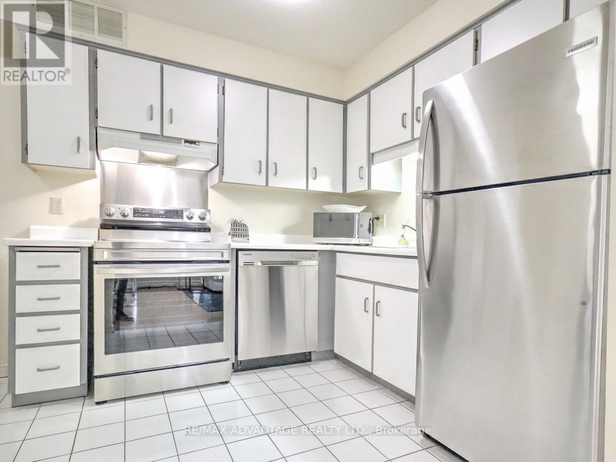 #304 695 RICHMOND STREET - 14