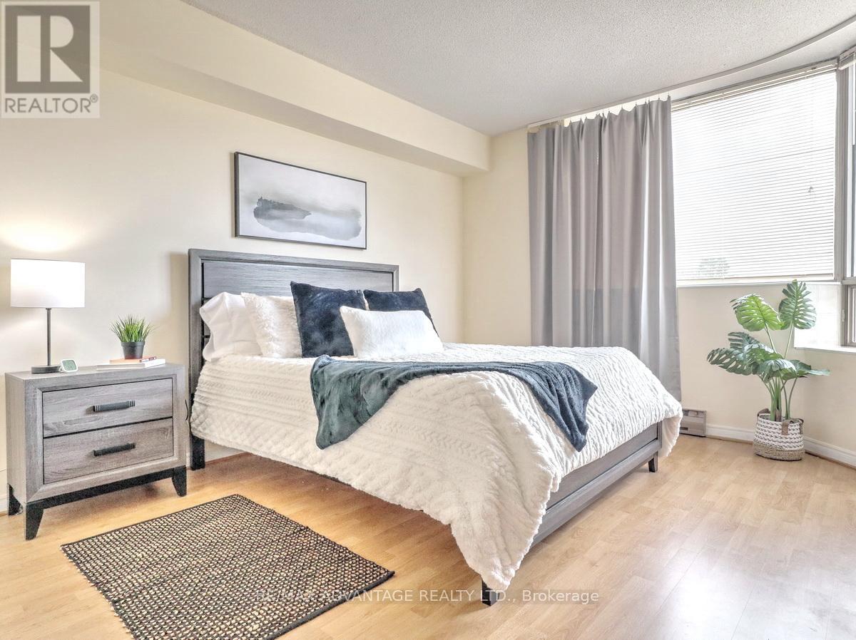 #304 695 RICHMOND STREET - 17