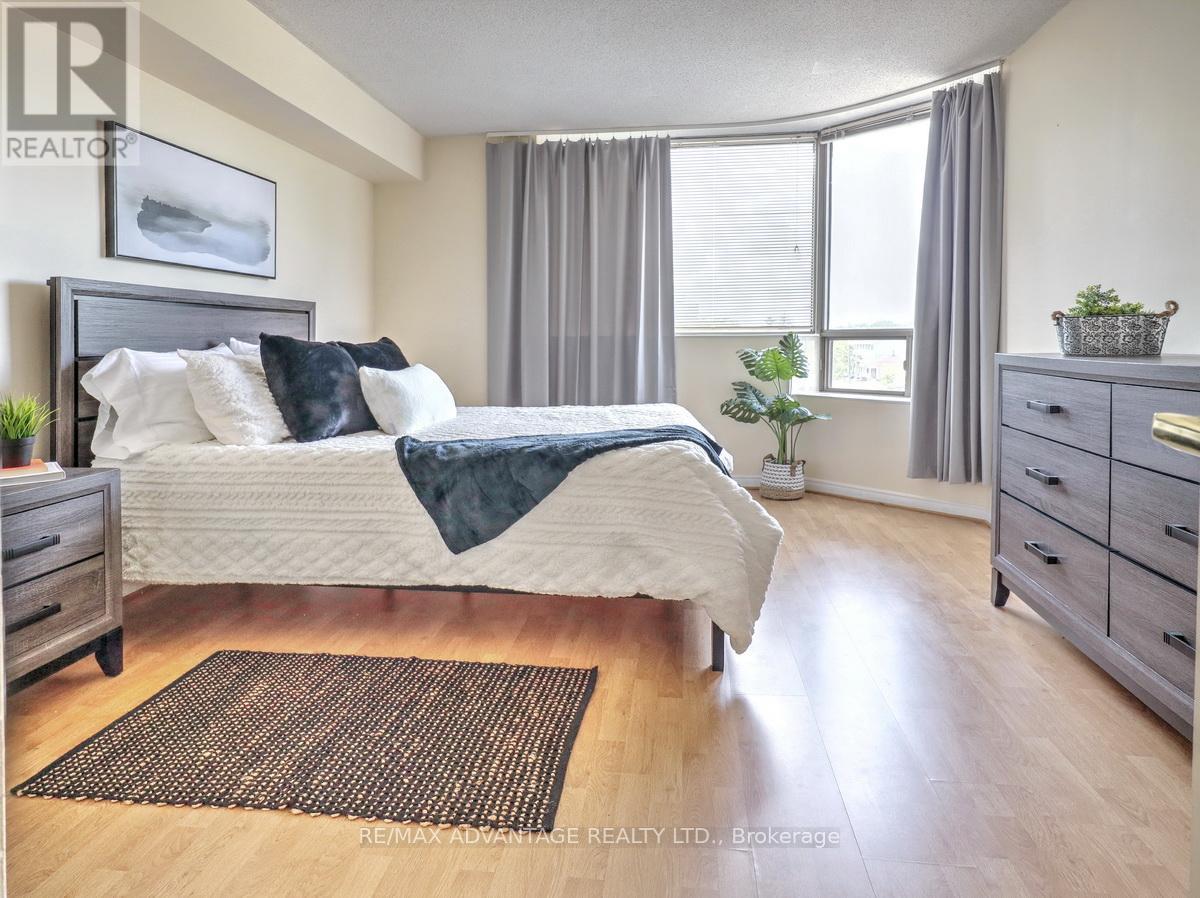 #304 695 RICHMOND STREET - 18