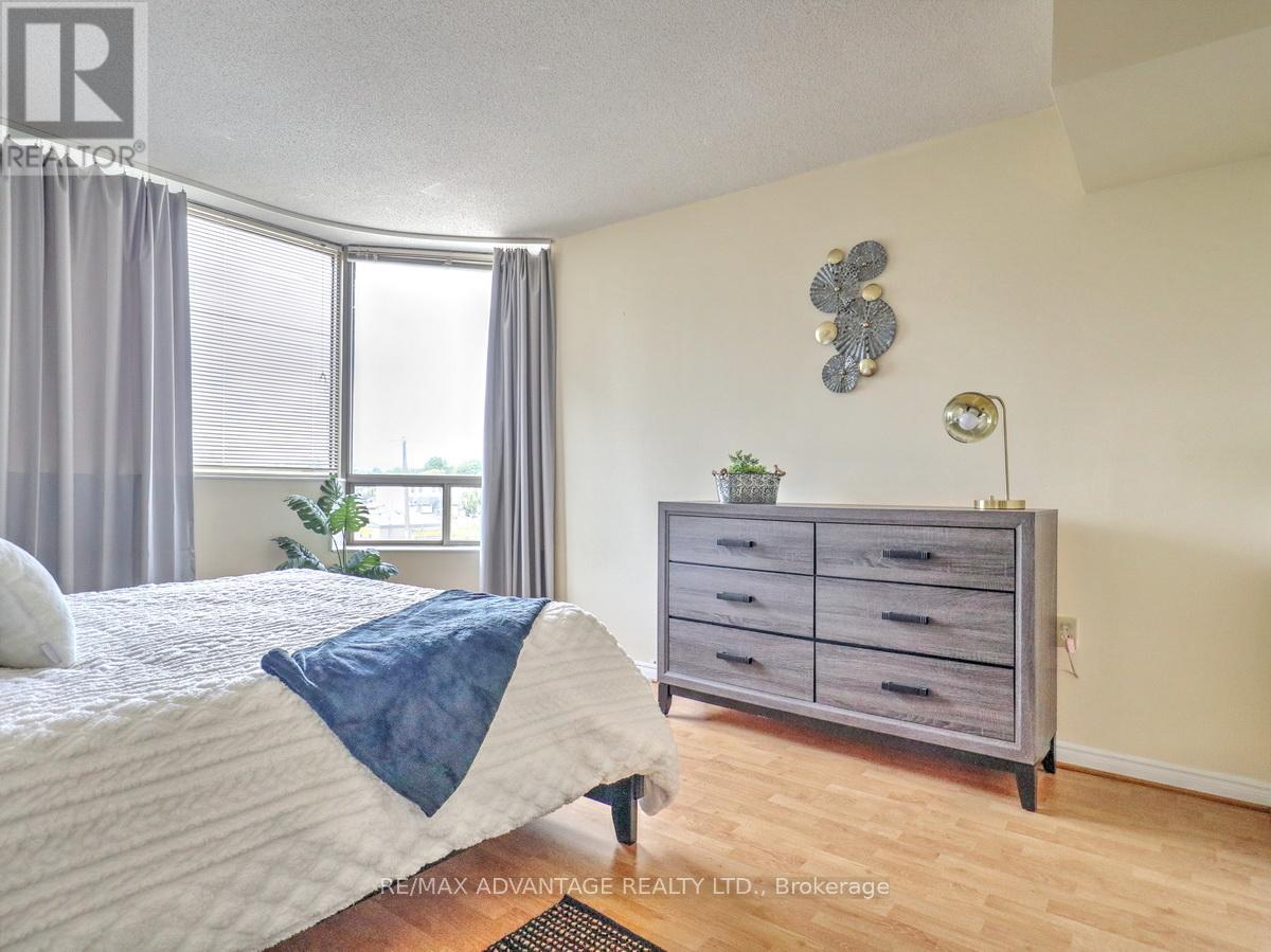 #304 695 RICHMOND STREET - 20