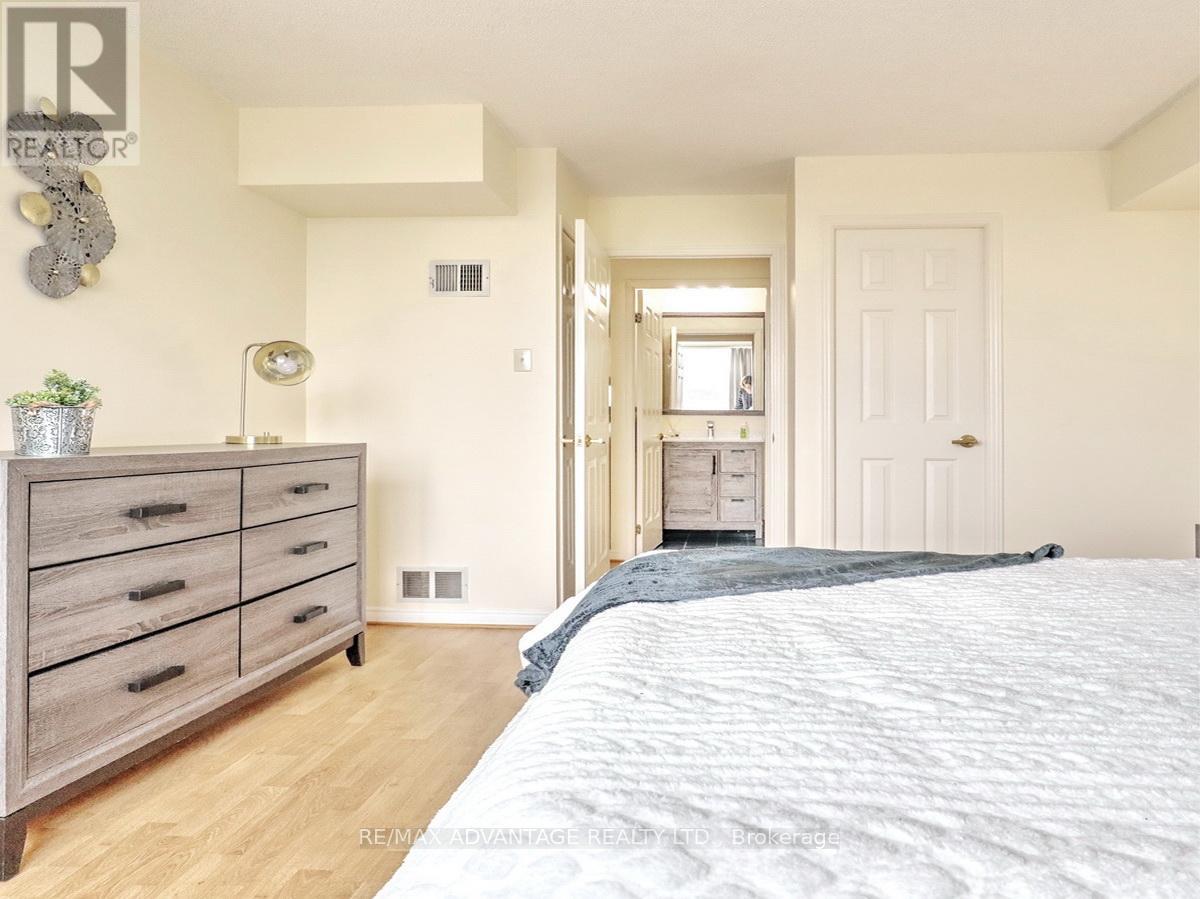 #304 695 RICHMOND STREET - 22