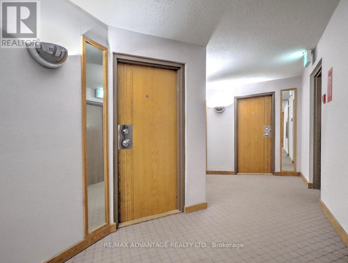 #304 695 RICHMOND STREET - 30