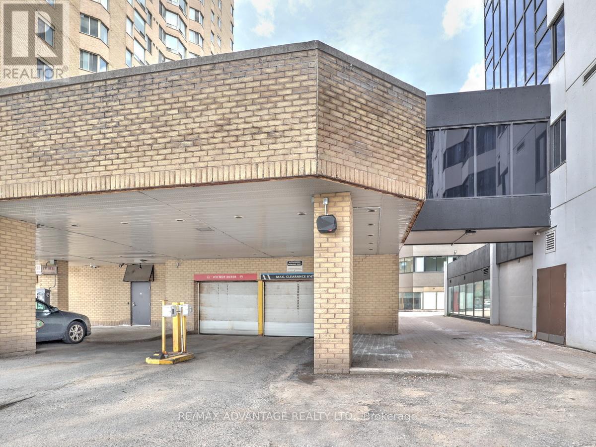 #304 695 RICHMOND STREET - 37