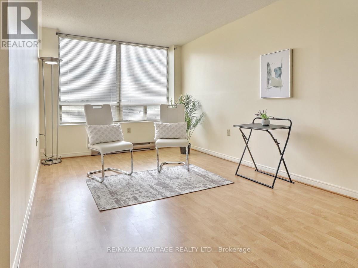 #304 695 RICHMOND STREET - 6