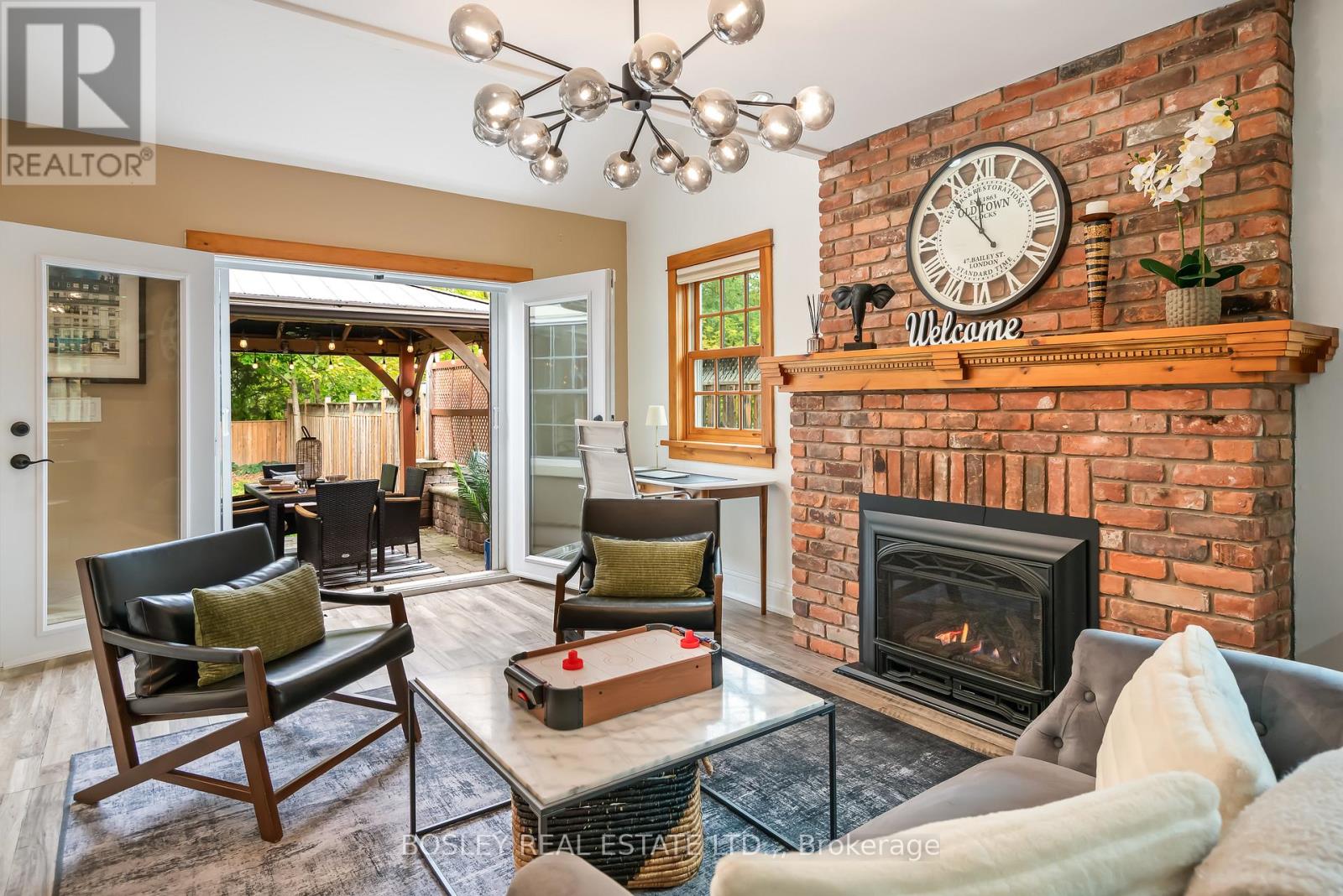 851 CHARLOTTE STREET - 16