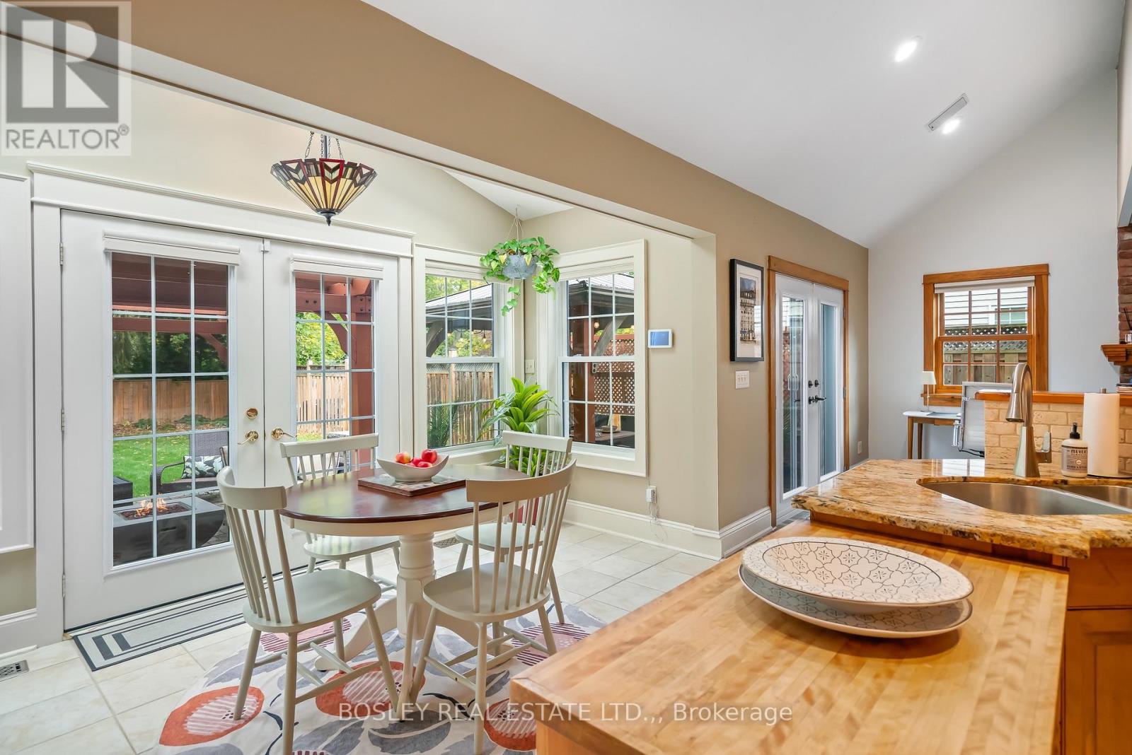 851 CHARLOTTE STREET - 20
