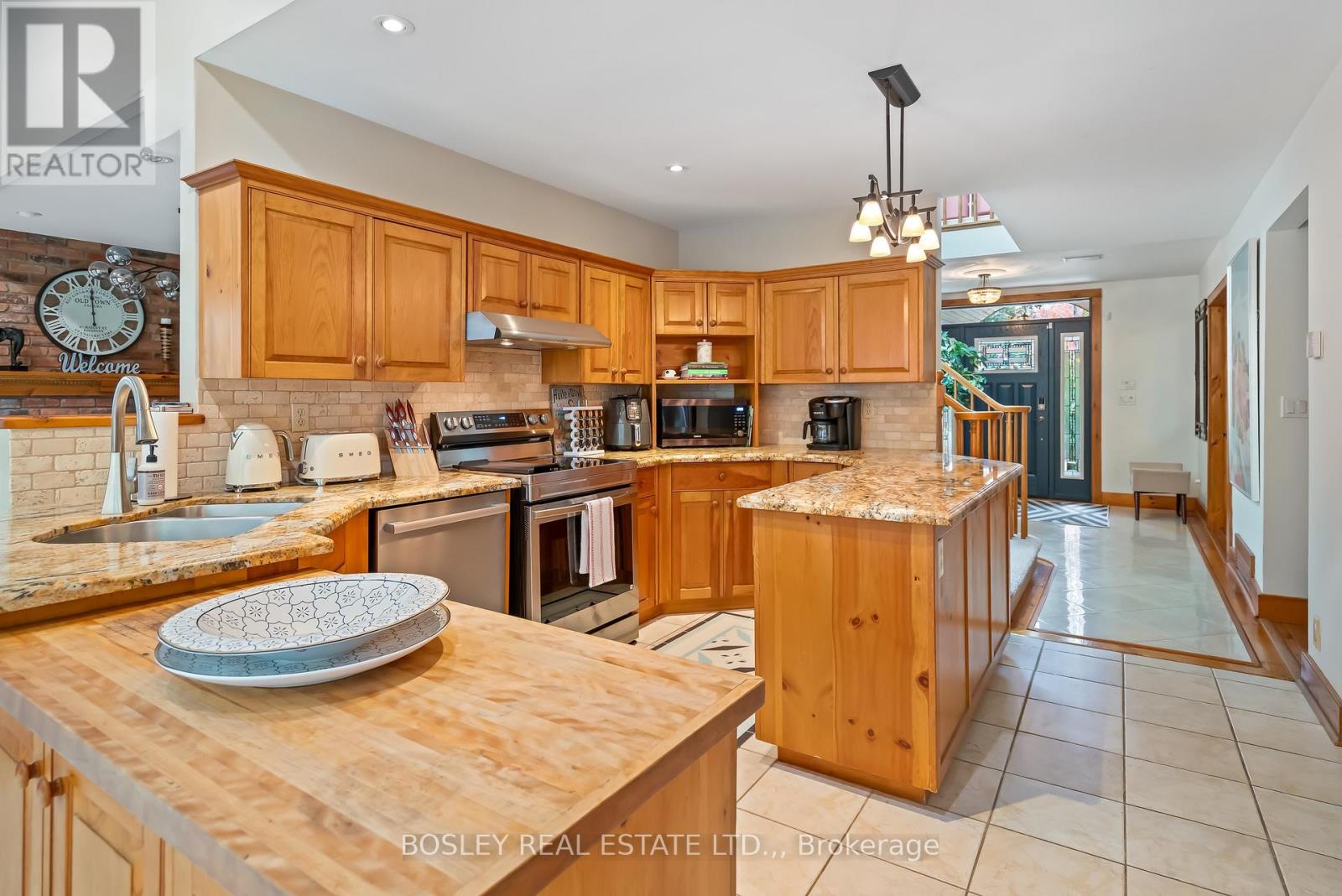 851 CHARLOTTE STREET - 18