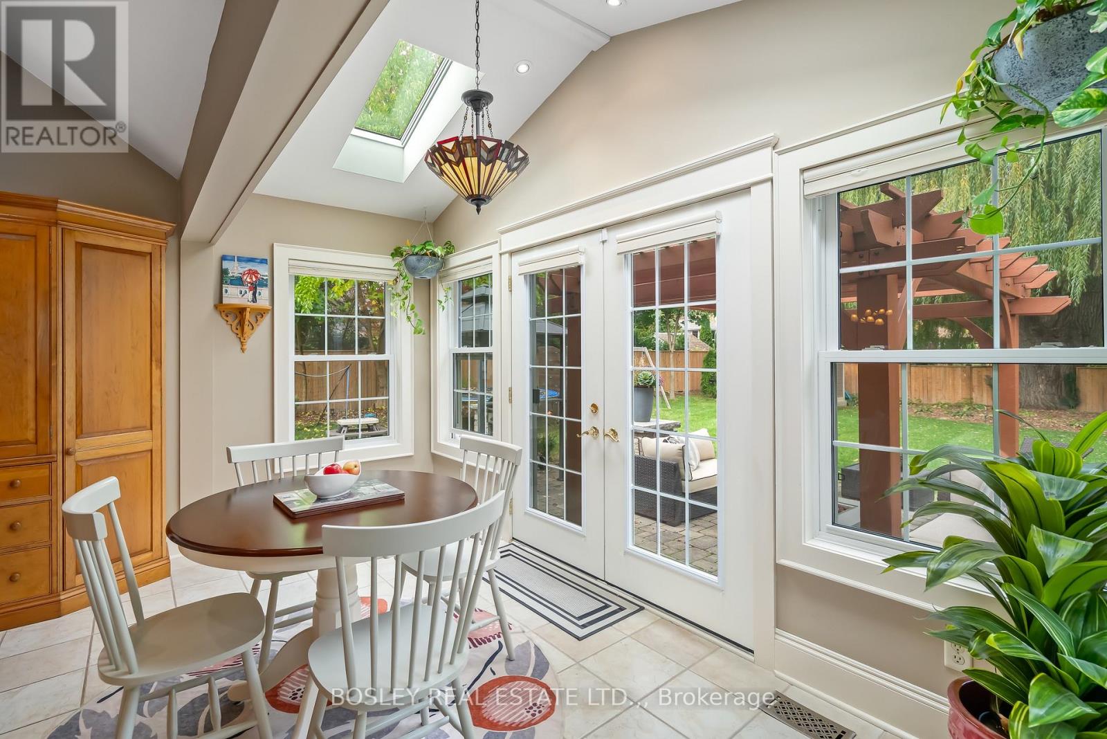 851 CHARLOTTE STREET - 21