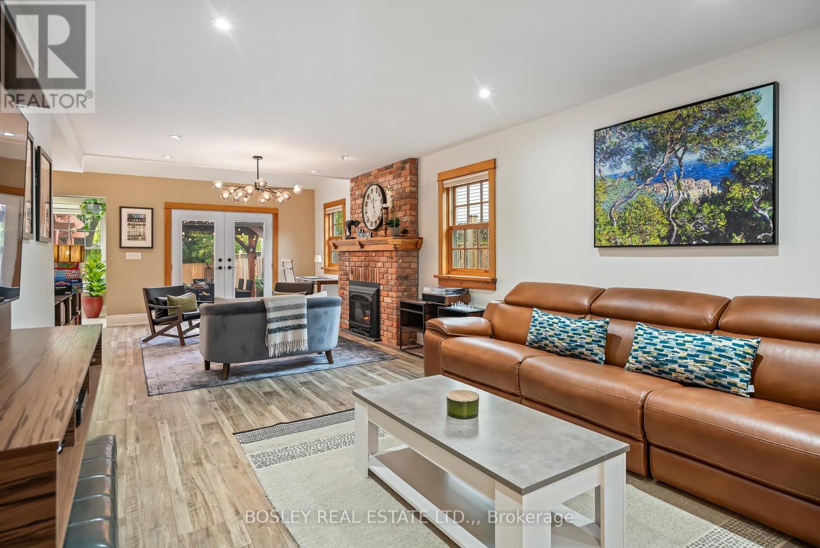 851 CHARLOTTE STREET - 17
