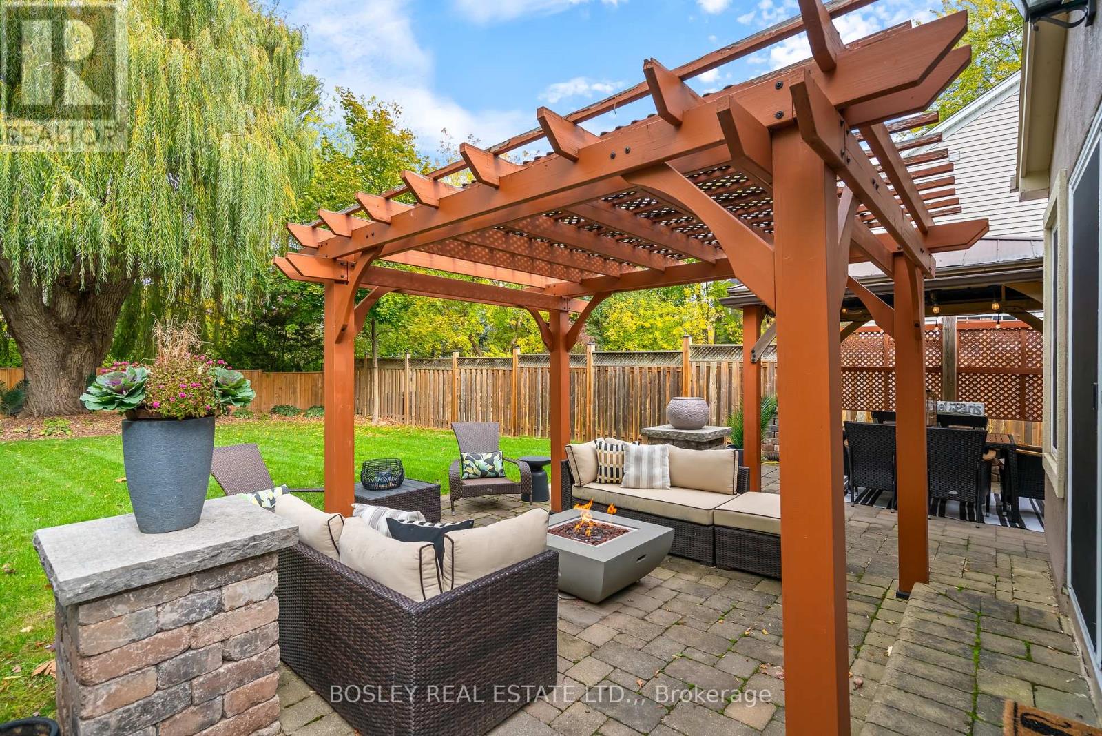 851 CHARLOTTE STREET - 36