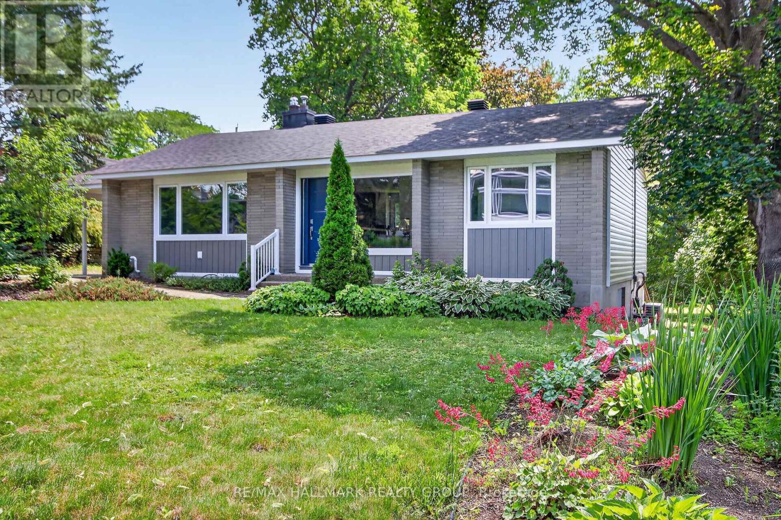Beautifully renovated bungalow on a huge lot!