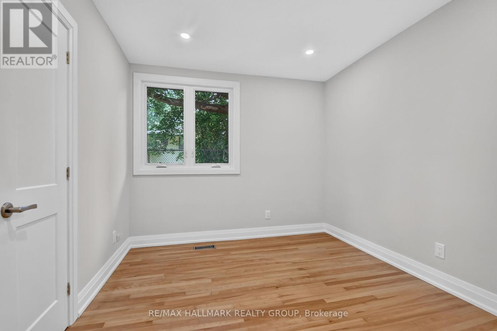 4 Bed, 2 Bath House for Sale in Ottawa – 1054 CHELSEA DRIVE, Ottawa – MLS# X13495054 - Image 33