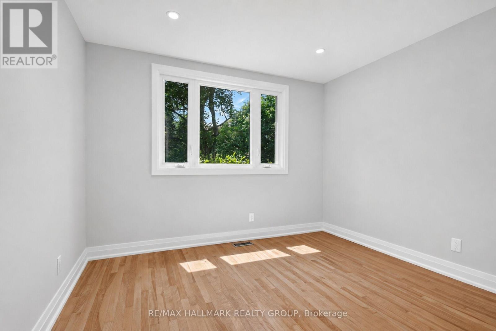 4 Bed, 2 Bath House for Sale in Ottawa – 1054 CHELSEA DRIVE, Ottawa – MLS# X13495054 - Image 35