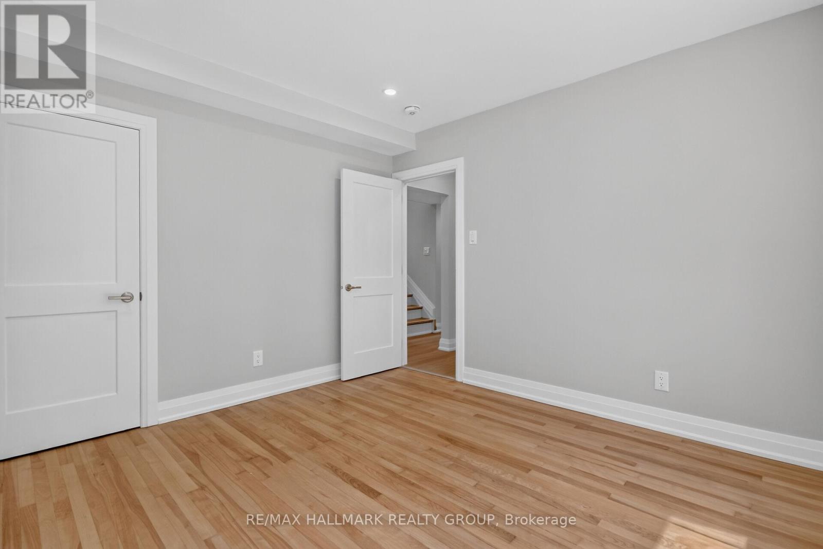 4 Bed, 2 Bath House for Sale in Ottawa – 1054 CHELSEA DRIVE, Ottawa – MLS# X13495054 - Image 36