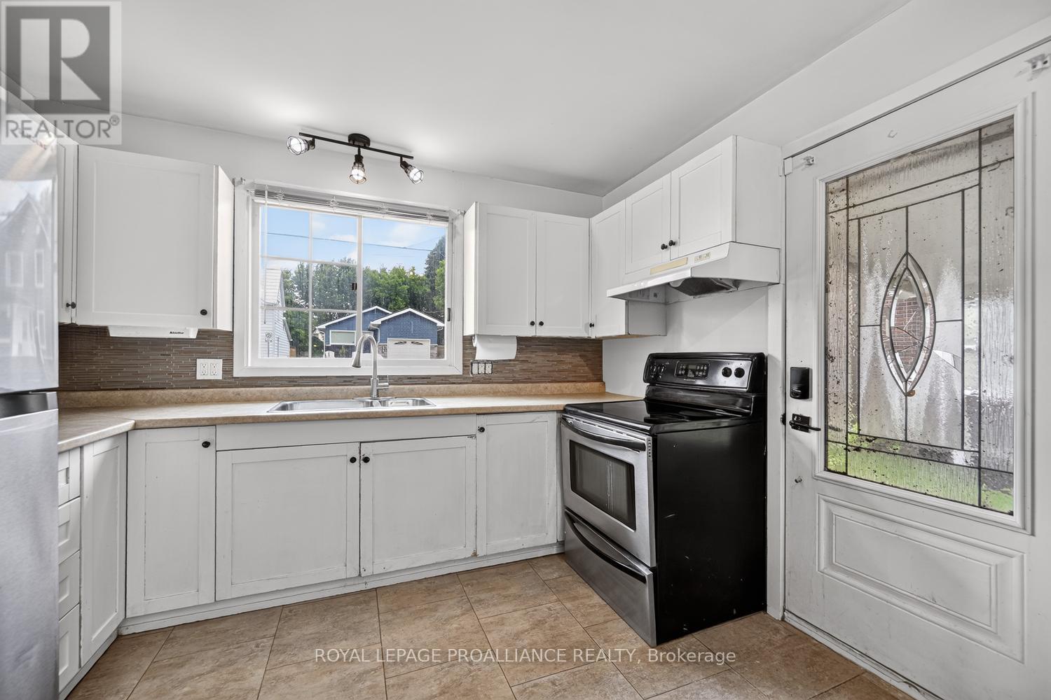 59 ABBOTT STREET - 11
