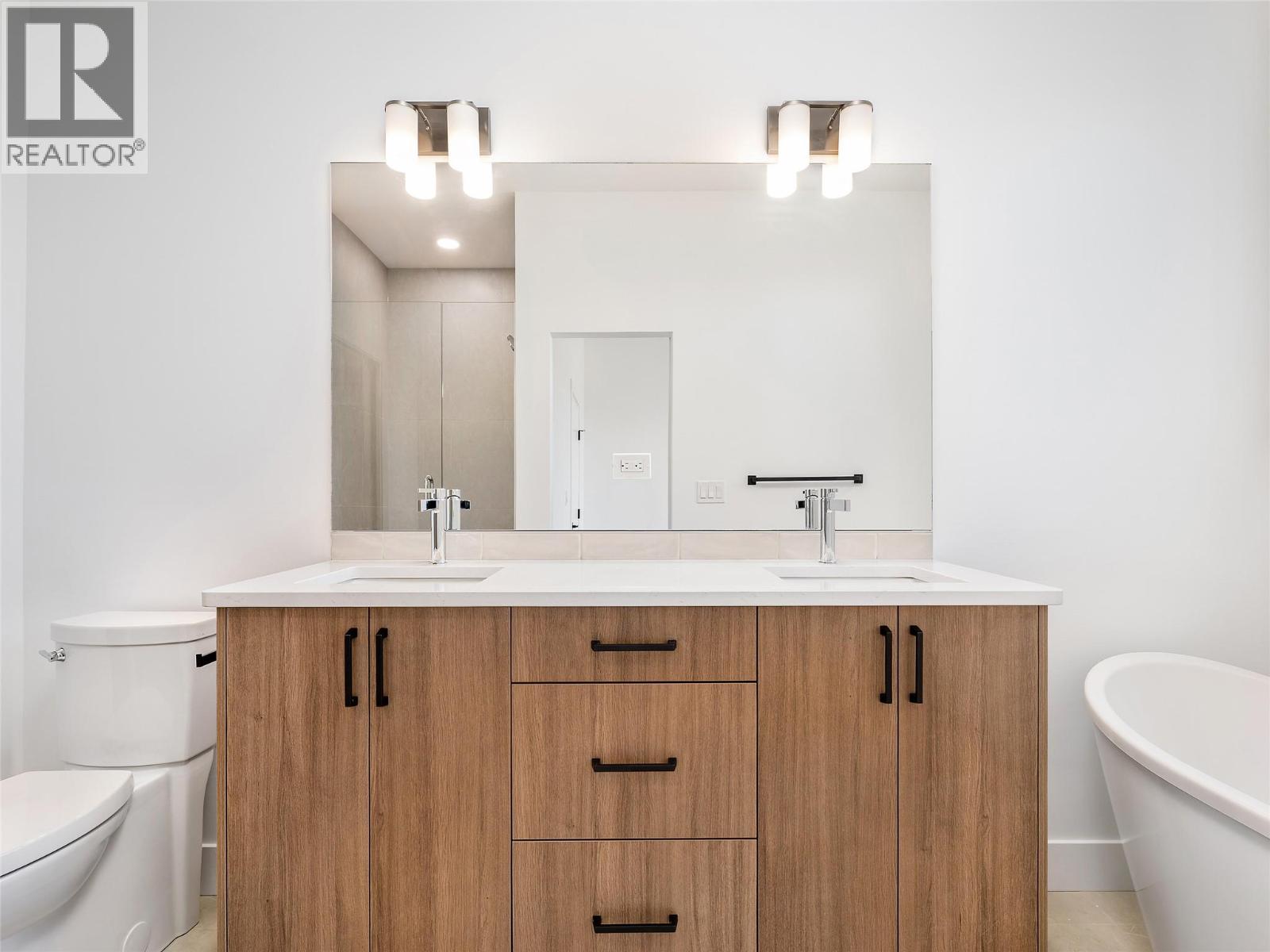 66 7735 OKANAGAN HILLS Boulevard, Vernon