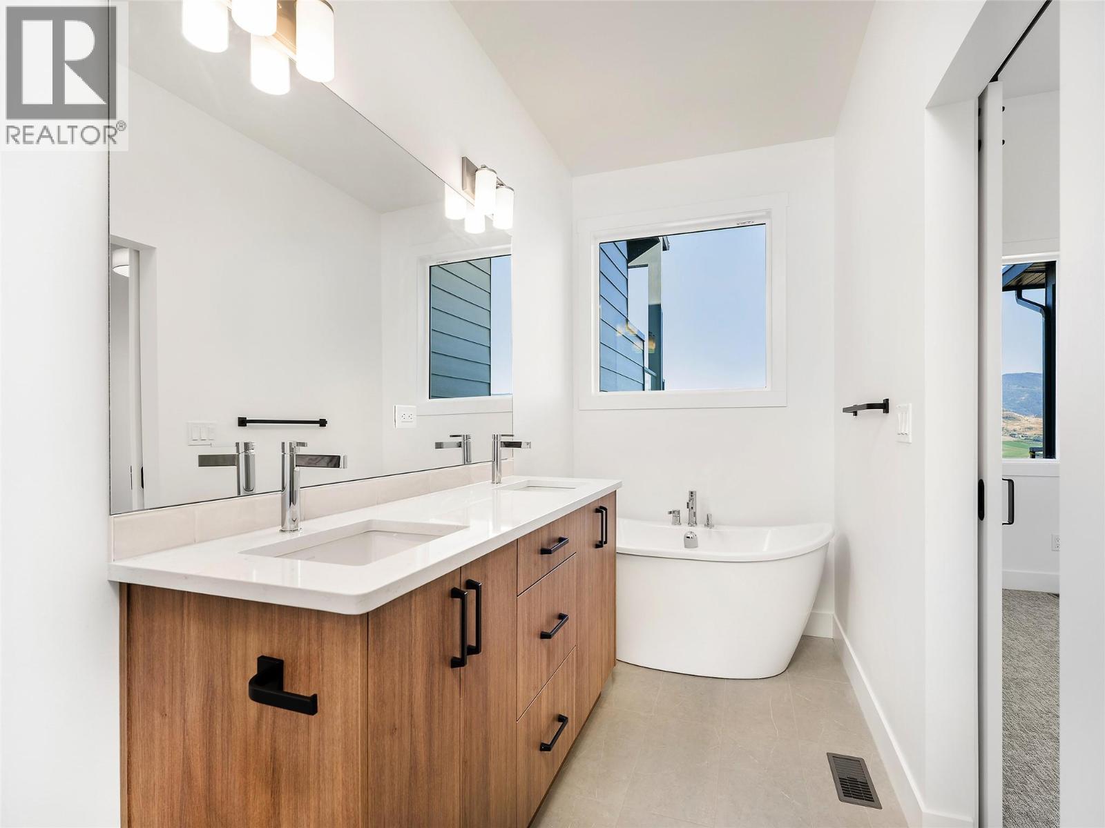 66 7735 OKANAGAN HILLS Boulevard, Vernon