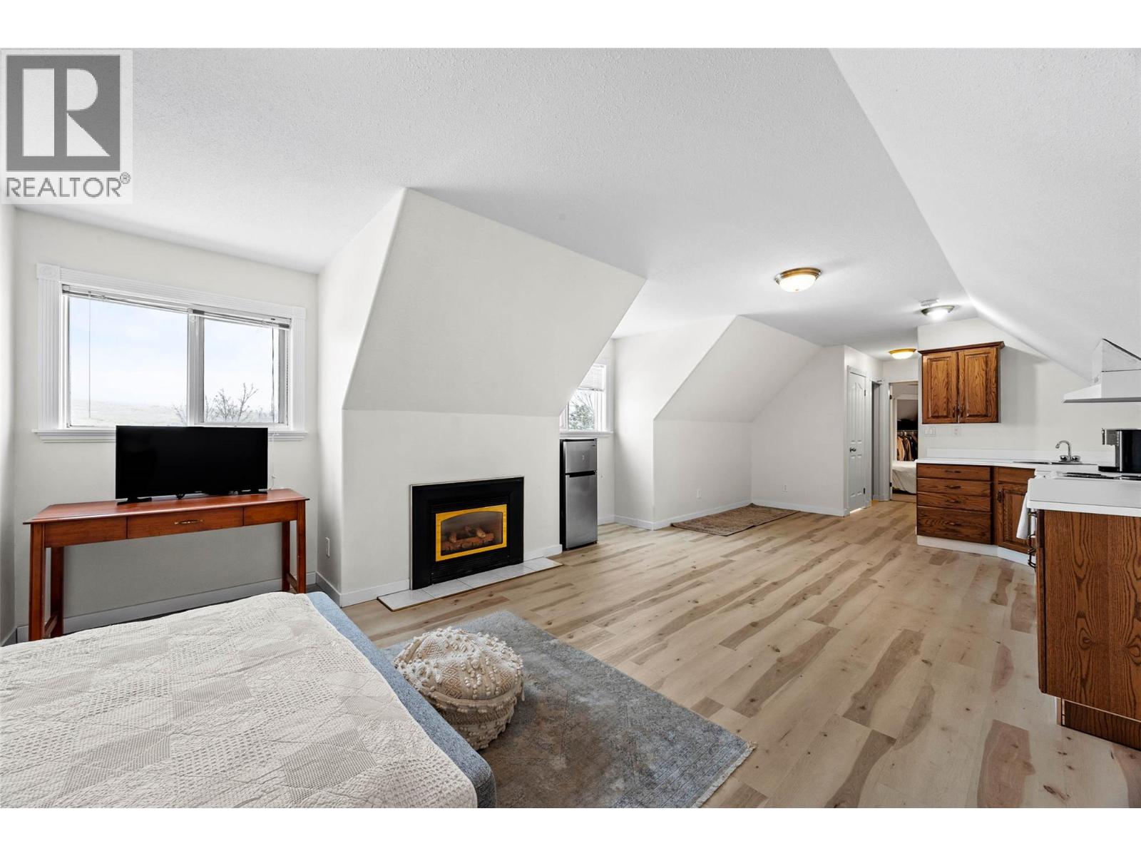 3100 PRINCETON KAMLOOPS Highway - 45