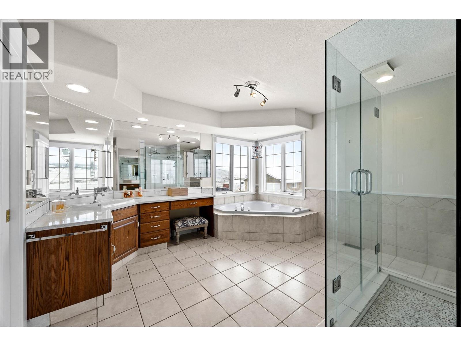 3100 PRINCETON KAMLOOPS Highway - 20