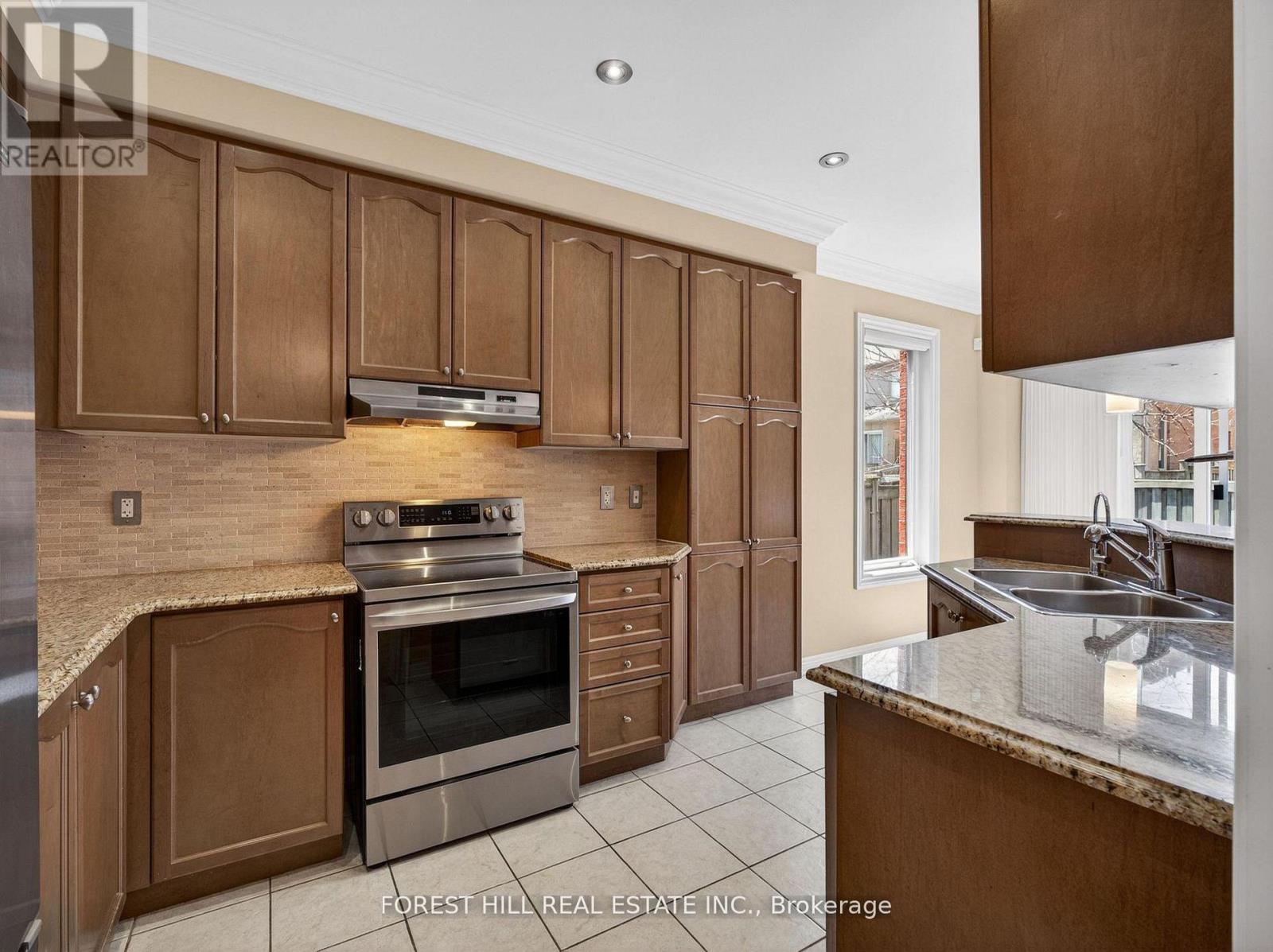 12 STOOKES CRESCENT - 18