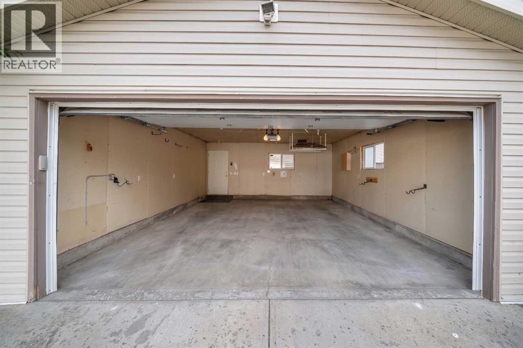 Virtually decluttered garage