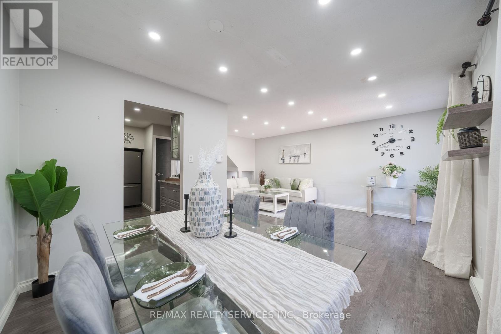 #43 5009 PINEDALE AVENUE - 12