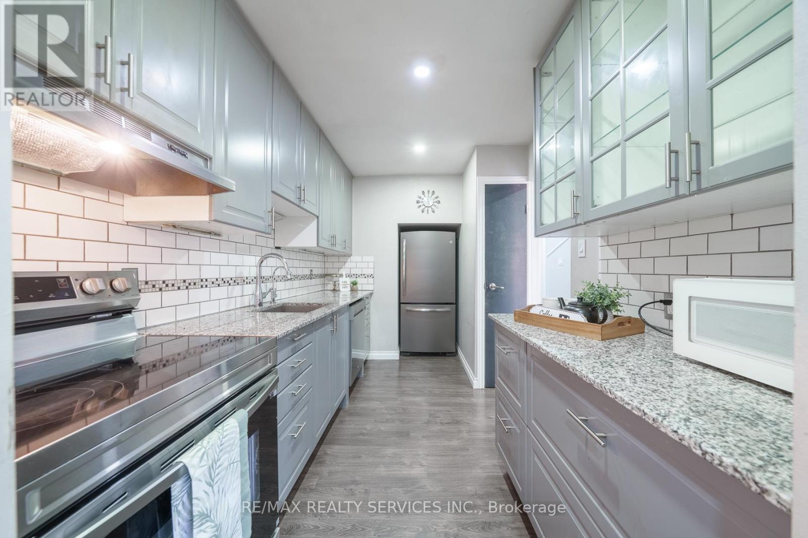 #43 5009 PINEDALE AVENUE - 19
