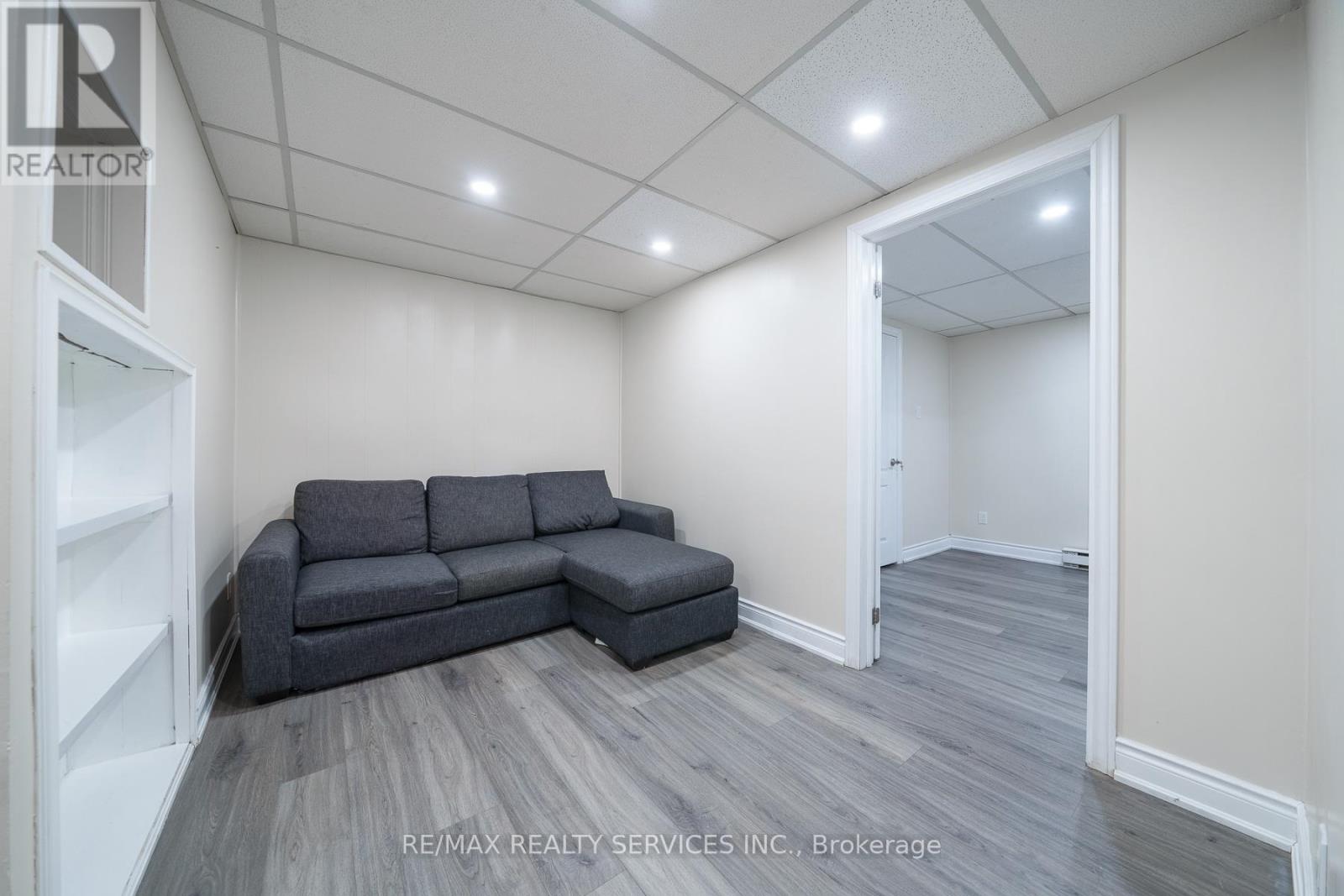 #43 5009 PINEDALE AVENUE - 38