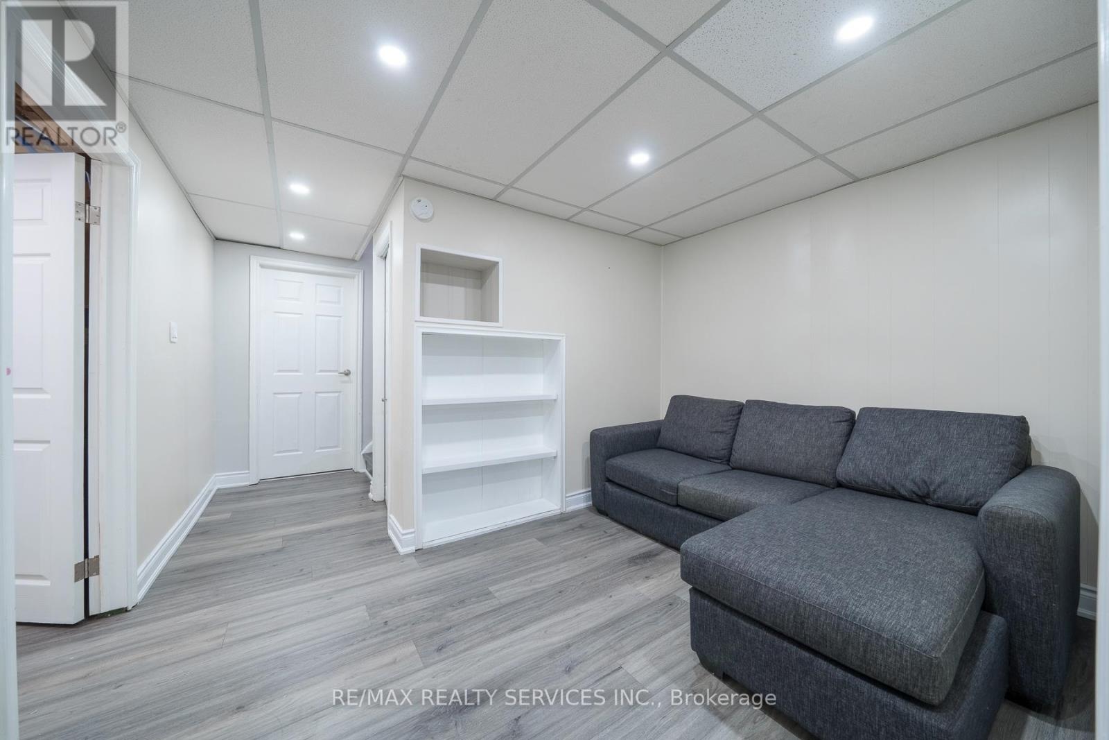 #43 5009 PINEDALE AVENUE - 39