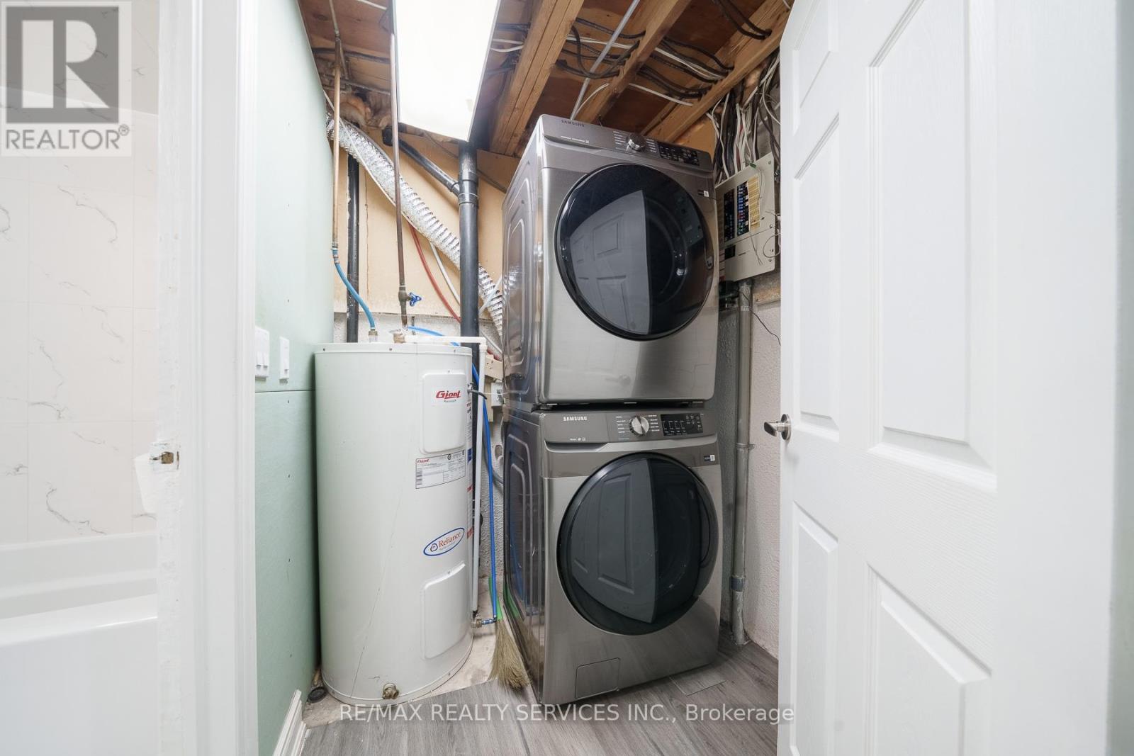 #43 5009 PINEDALE AVENUE - 40