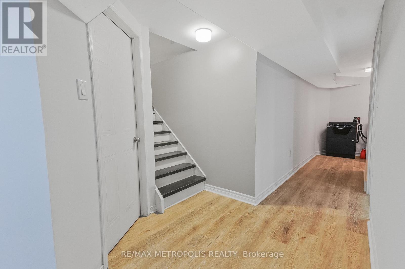 63 WICKSTEAD COURT - 30