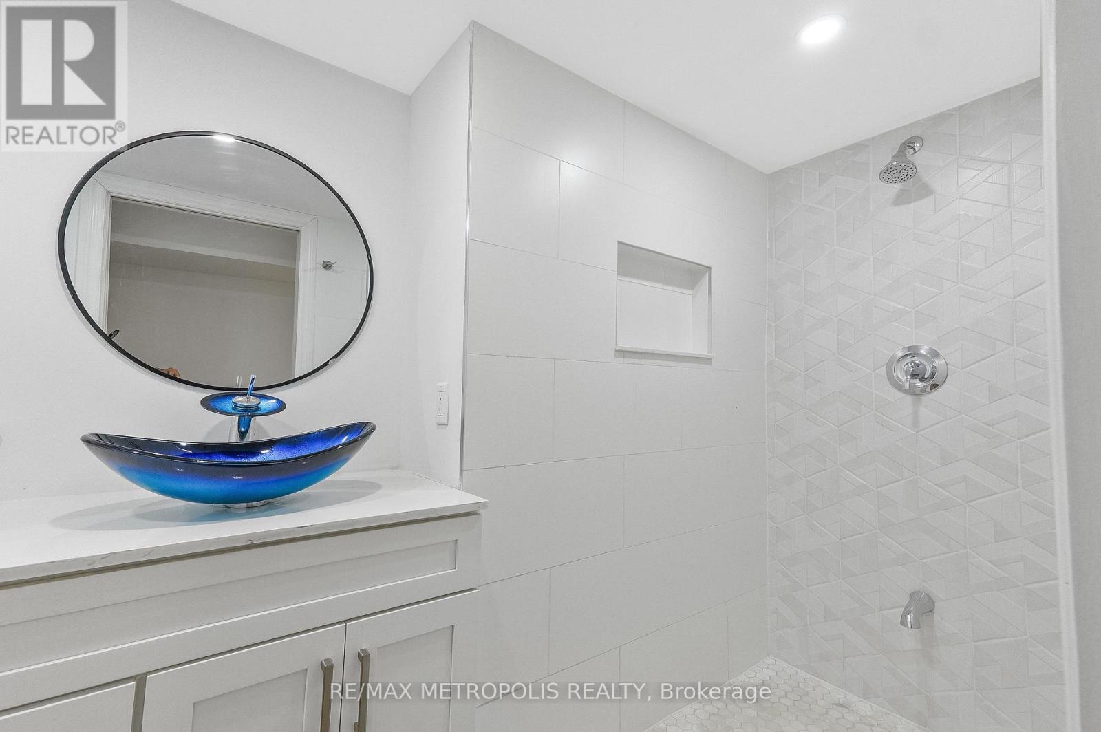 63 WICKSTEAD COURT - 33