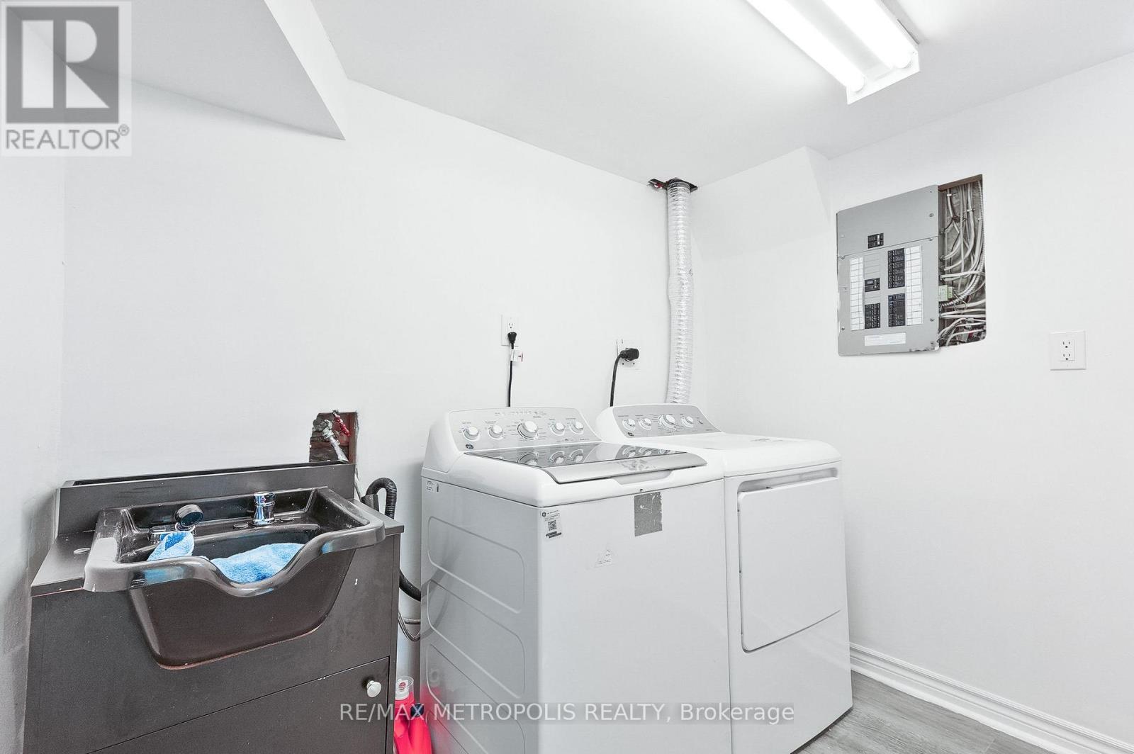 63 WICKSTEAD COURT - 34