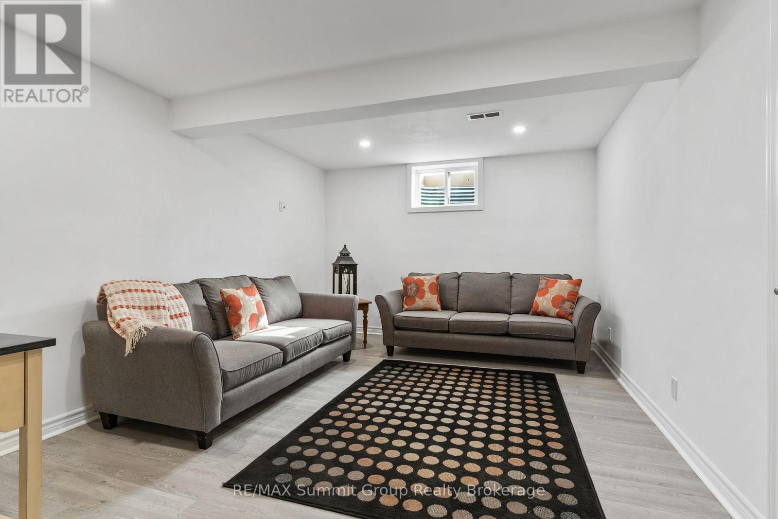 15 MOUNT HAVEN CRESCENT - 28
