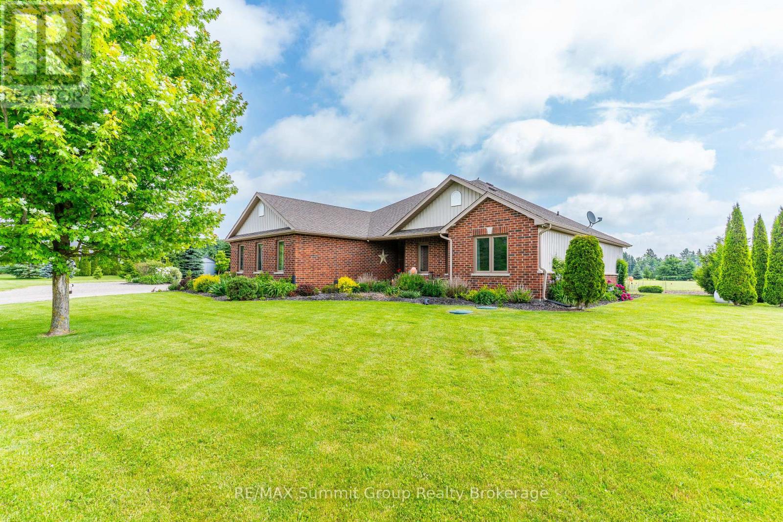15 MOUNT HAVEN CRESCENT - 33