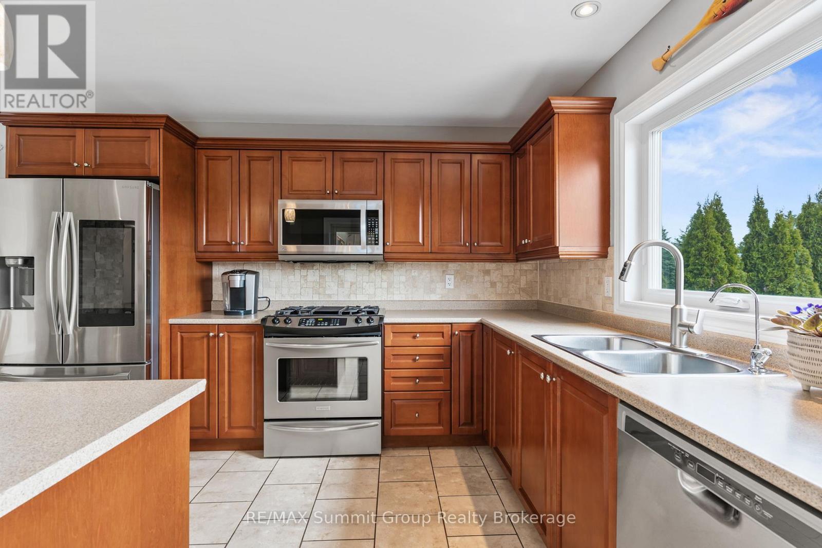 15 MOUNT HAVEN CRESCENT - 13