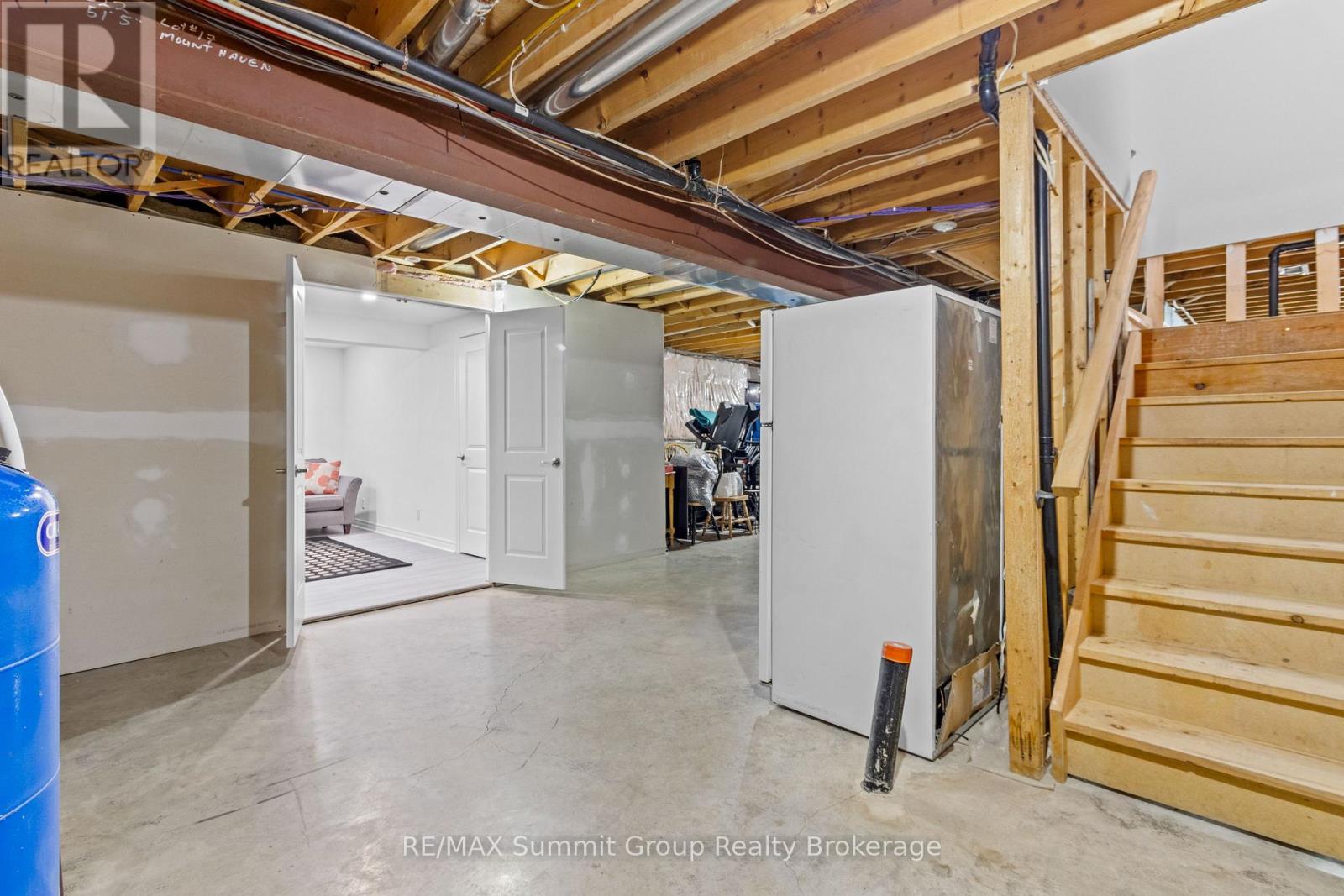 15 MOUNT HAVEN CRESCENT - 27