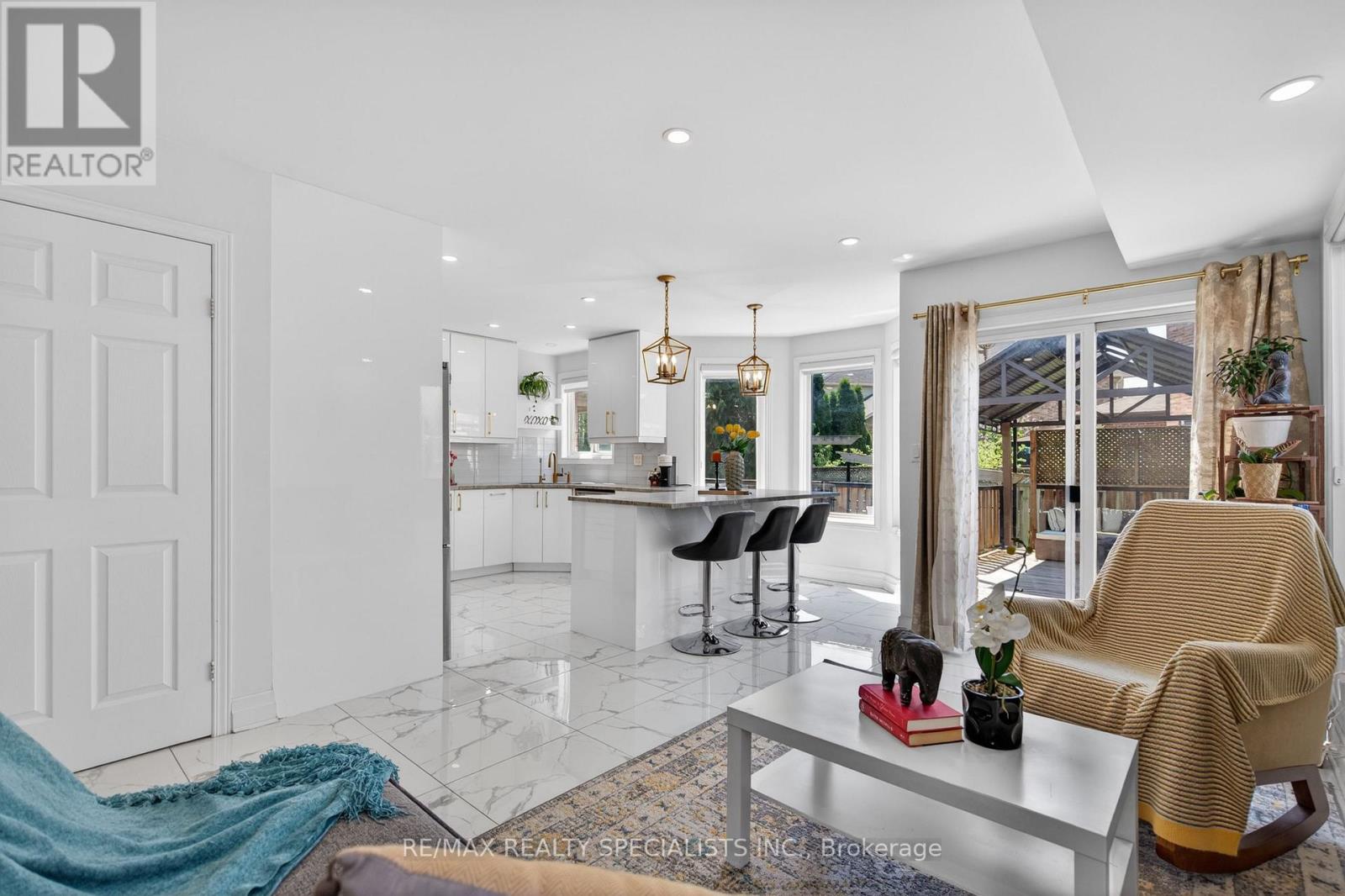 19 SIDNEY CRESCENT - 17