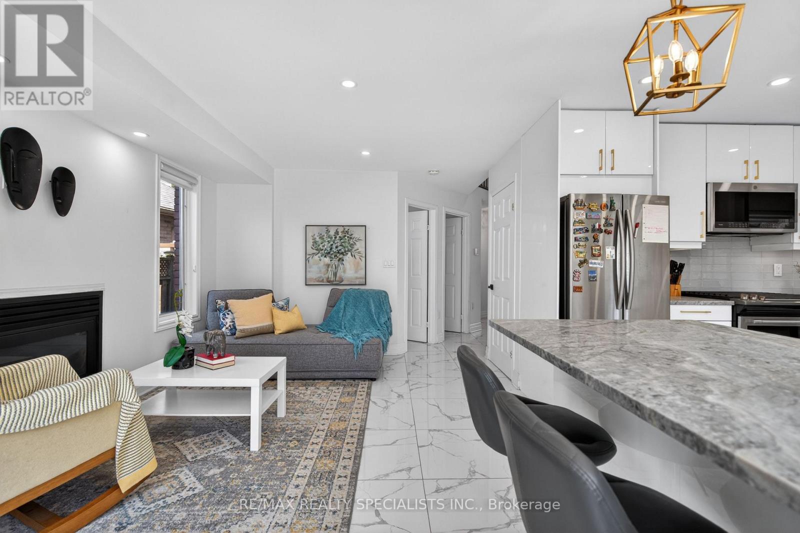 19 SIDNEY CRESCENT - 19