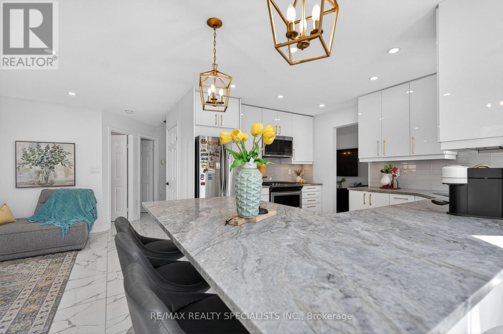 19 SIDNEY CRESCENT - 23