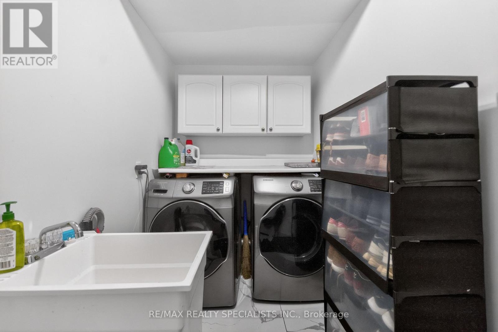 19 SIDNEY CRESCENT - 24