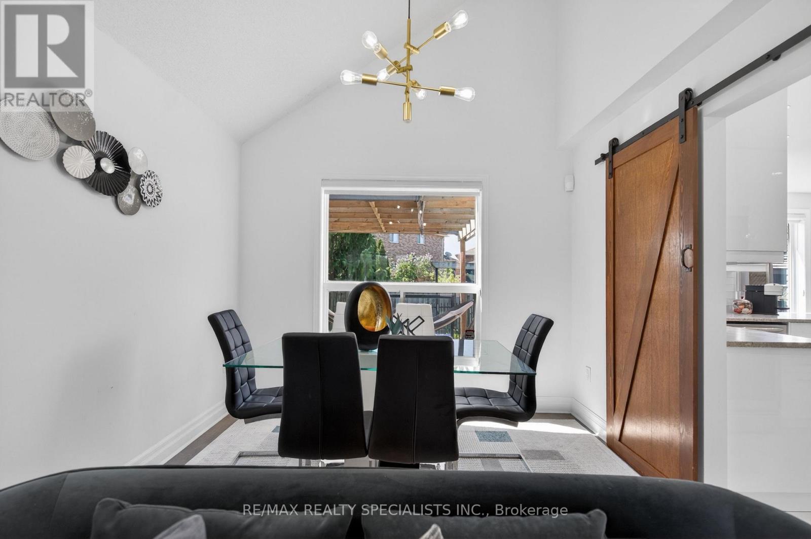 19 SIDNEY CRESCENT - 26