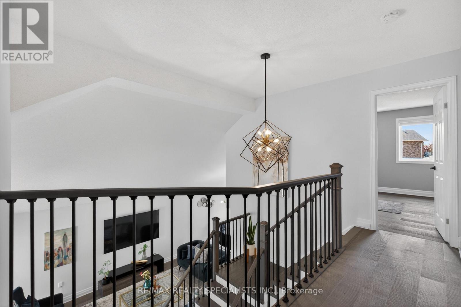 19 SIDNEY CRESCENT - 28