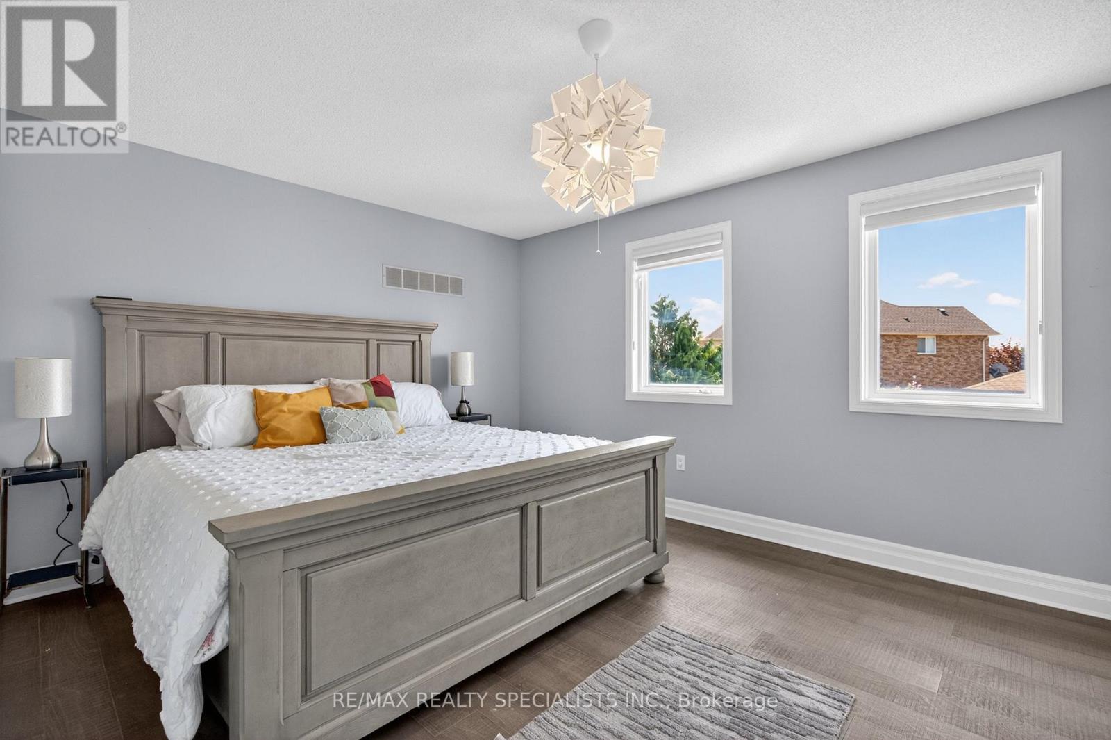 19 SIDNEY CRESCENT - 29