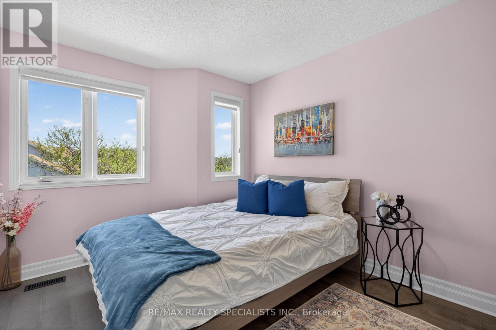 19 SIDNEY CRESCENT - 31